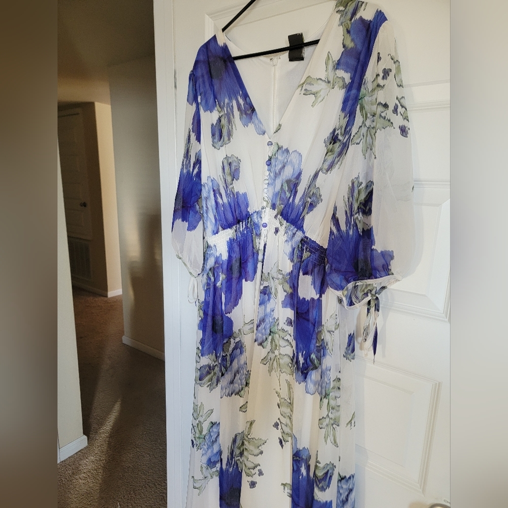 Taylor  woman, 18w womens Long dress, worn 2 times, passed the knee length